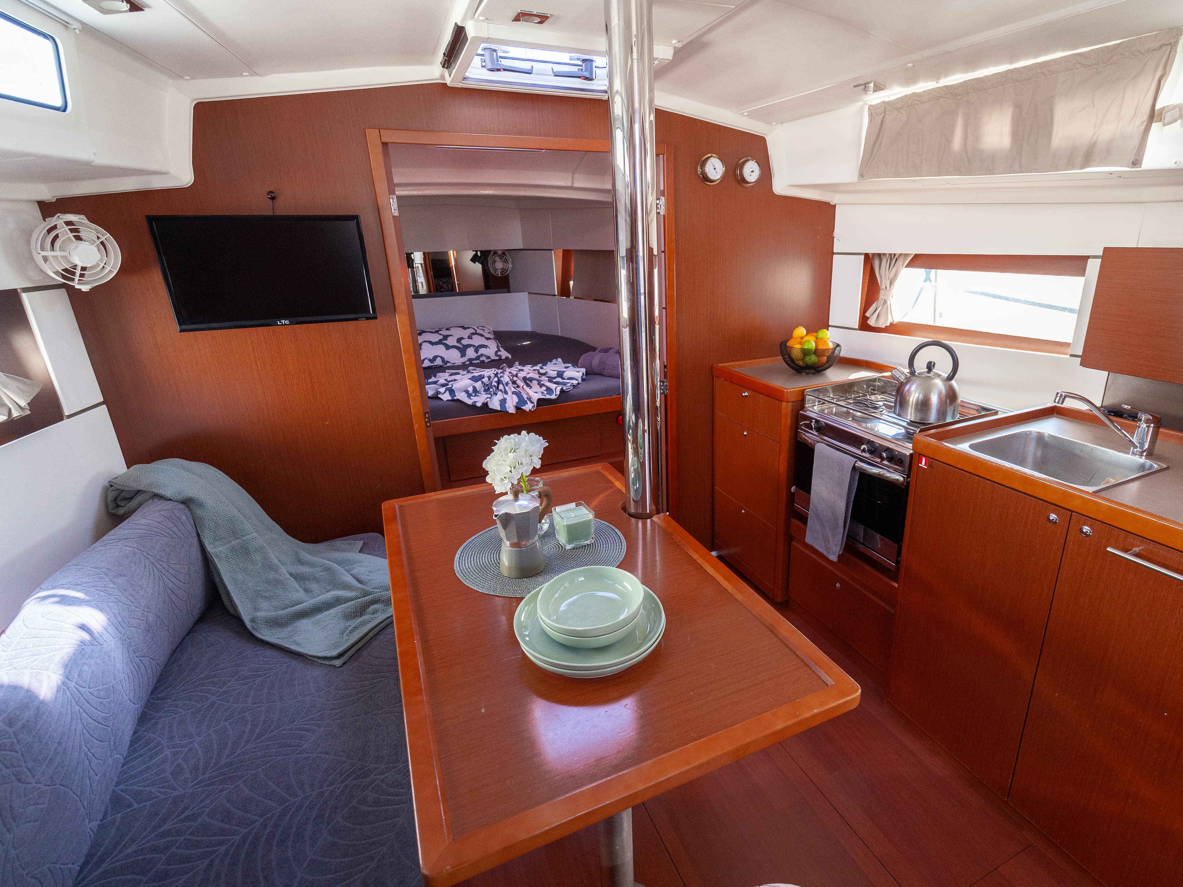 Oceanis 38.1 - photo 18