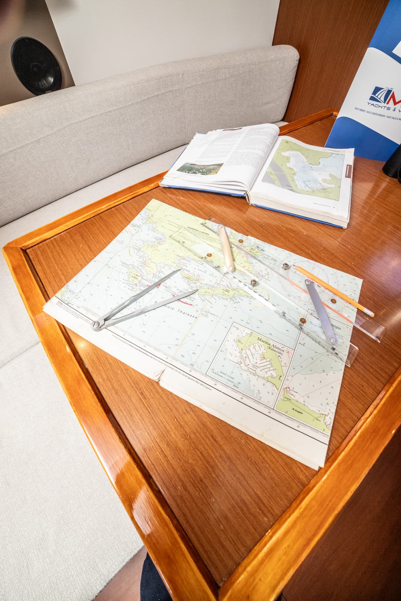 Oceanis 38.1 - photo 6