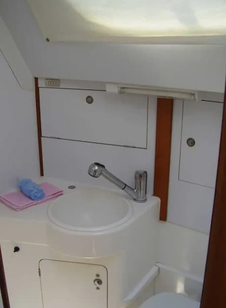 Sun Odyssey 42.2 - photo 8