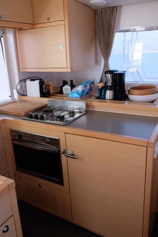 Lagoon 450 Fly - photo 18