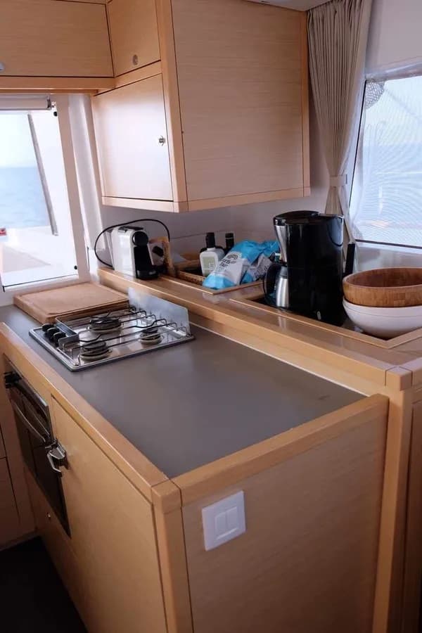 Lagoon 450 Fly - photo 16