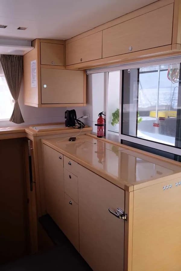 Lagoon 450 Fly - photo 11