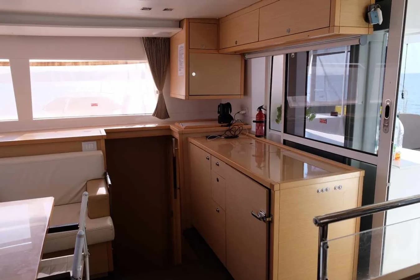 Lagoon 450 Fly - photo 14