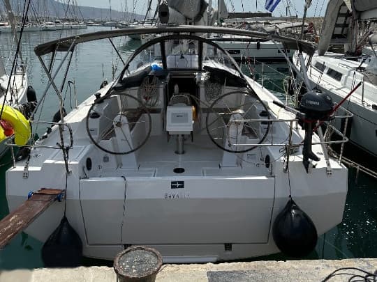 Bavaria C42 - photo