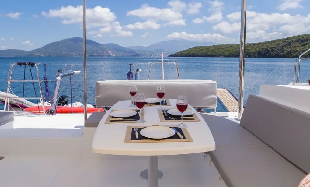 Lagoon 450 Fly - photo 5