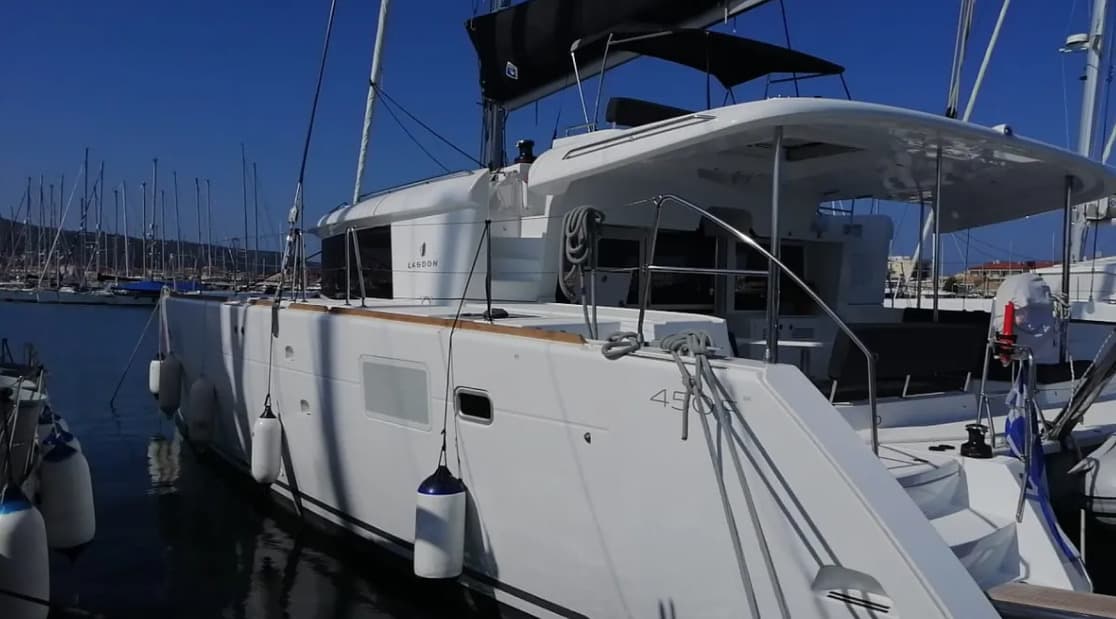 Lagoon 450 Fly - photo 9