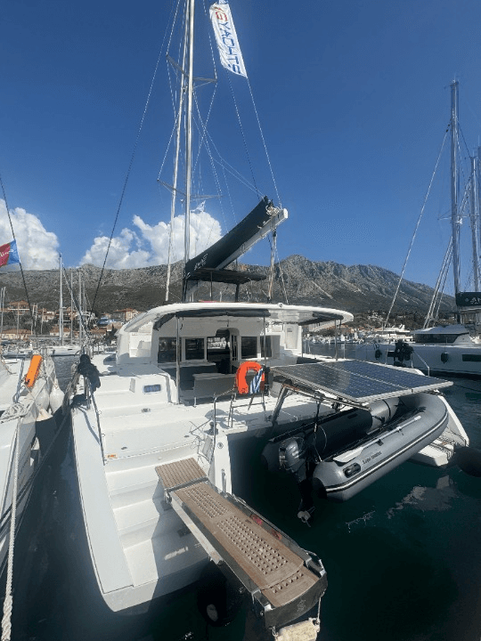 Lagoon 450 Fly - photo 12