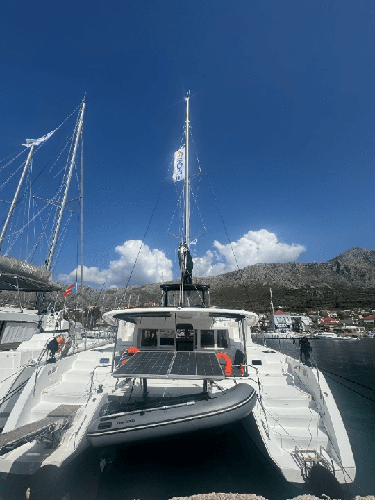 Lagoon 450 Fly - photo 5