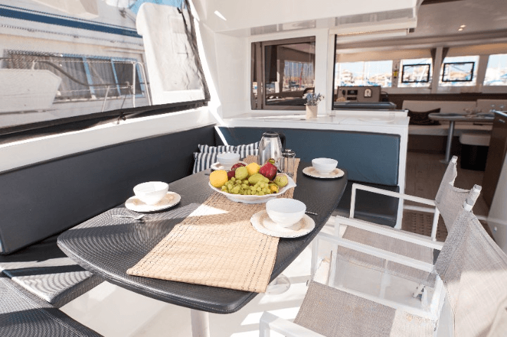 Lagoon 450 Fly - photo 7