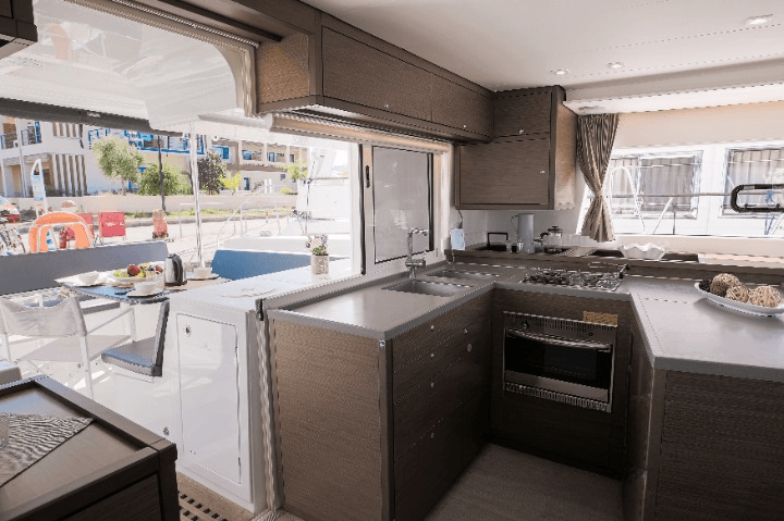 Lagoon 450 Fly - photo 16