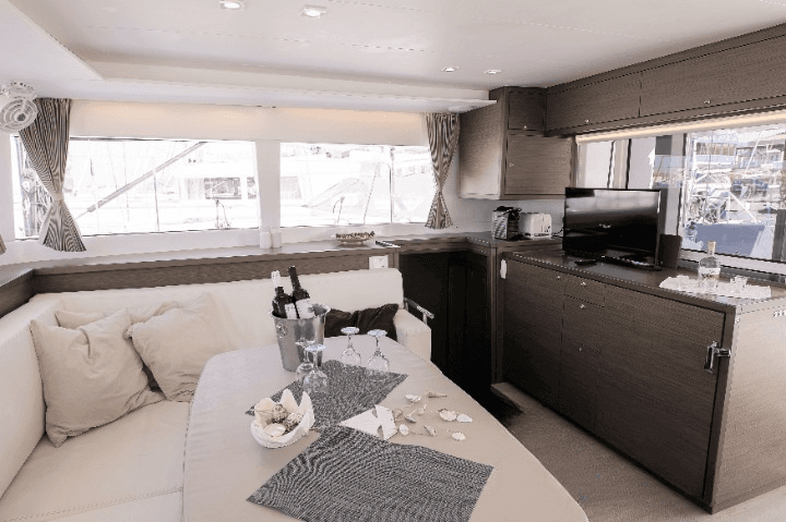 Lagoon 450 Fly - photo 10