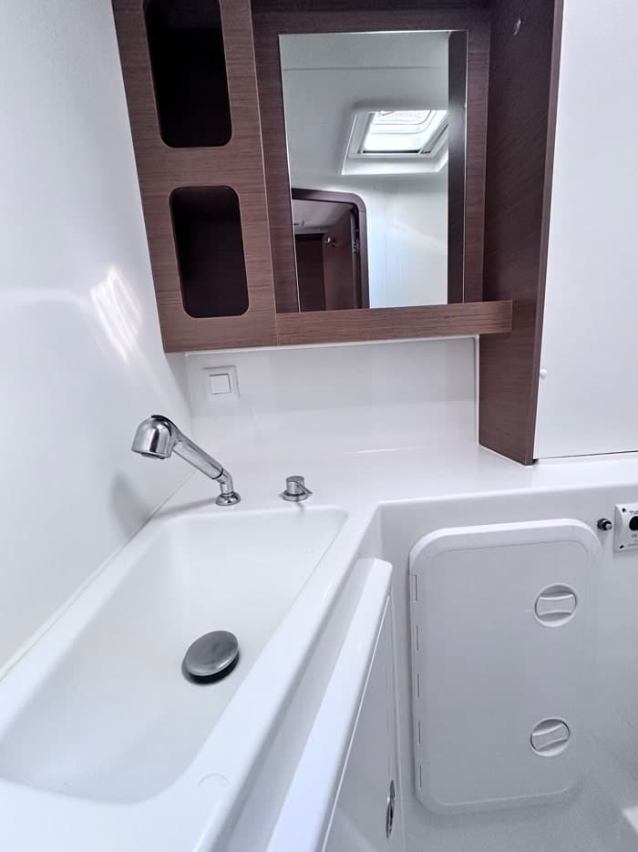 Lagoon 42 - photo 11