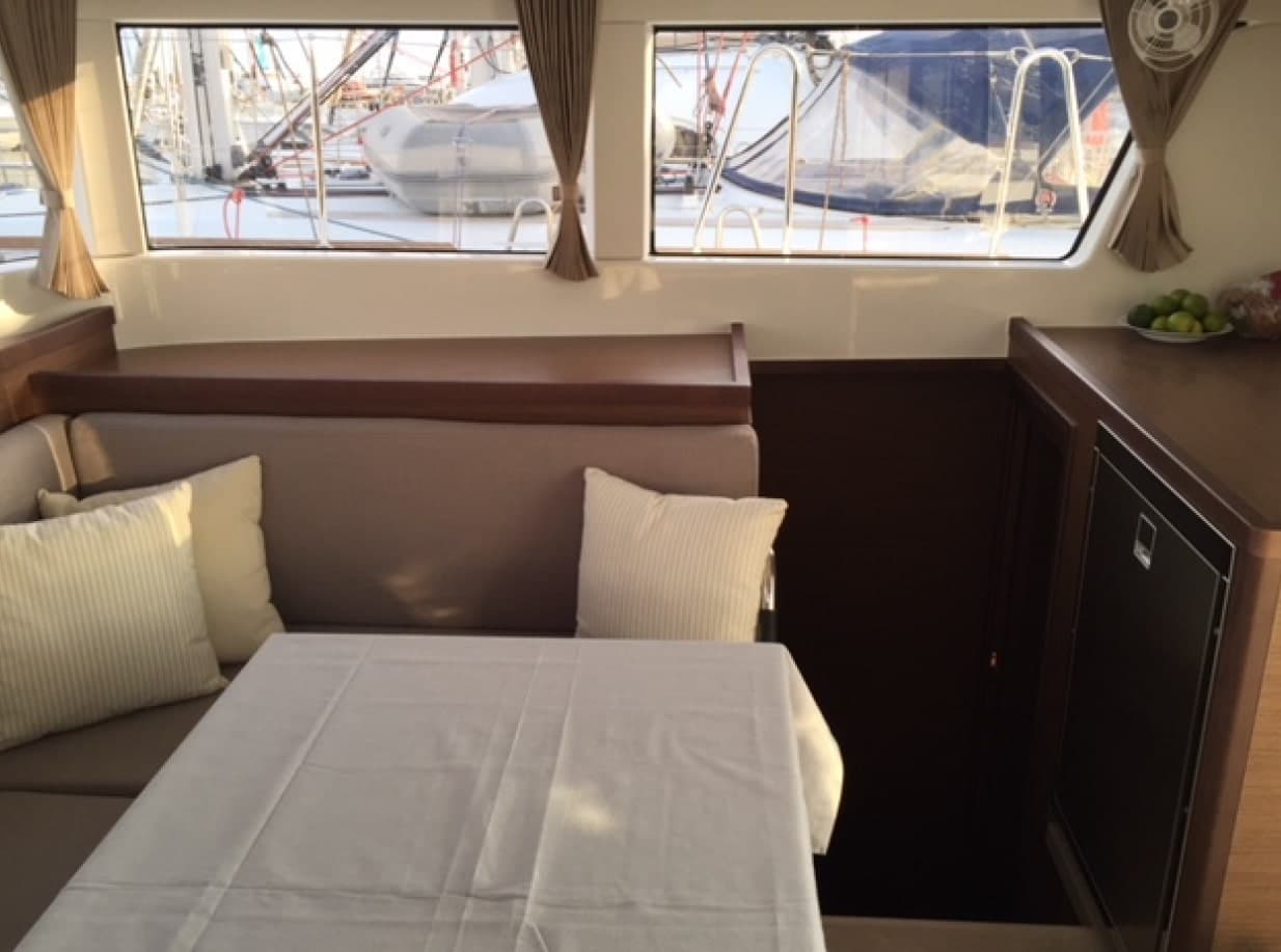 Lagoon 40 - photo 11