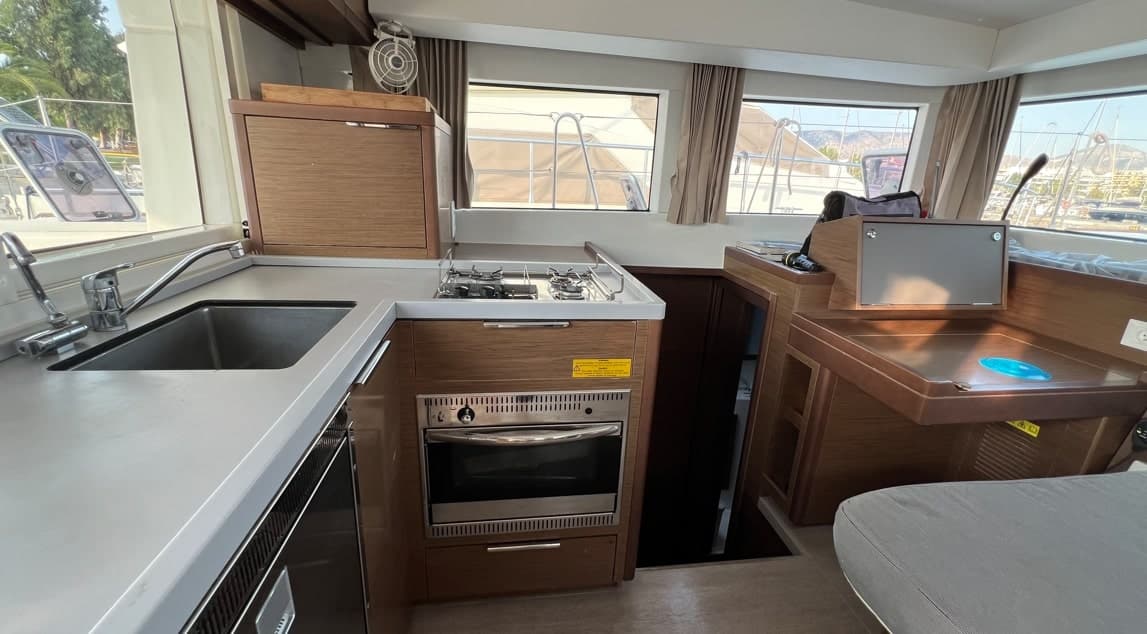 Lagoon 40 - photo 14