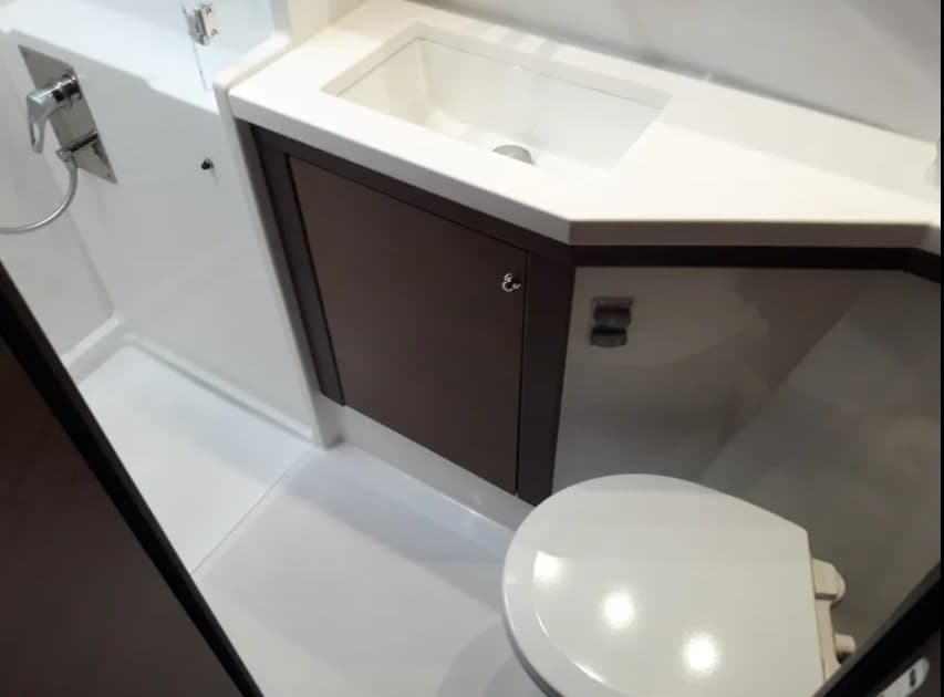 Lagoon 450 Fly - photo 5