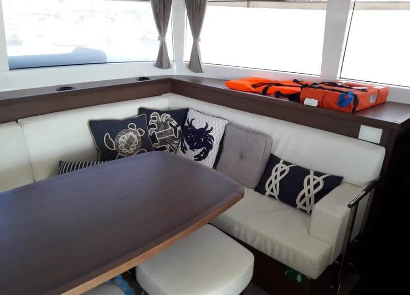 Lagoon 450 Fly - photo 7