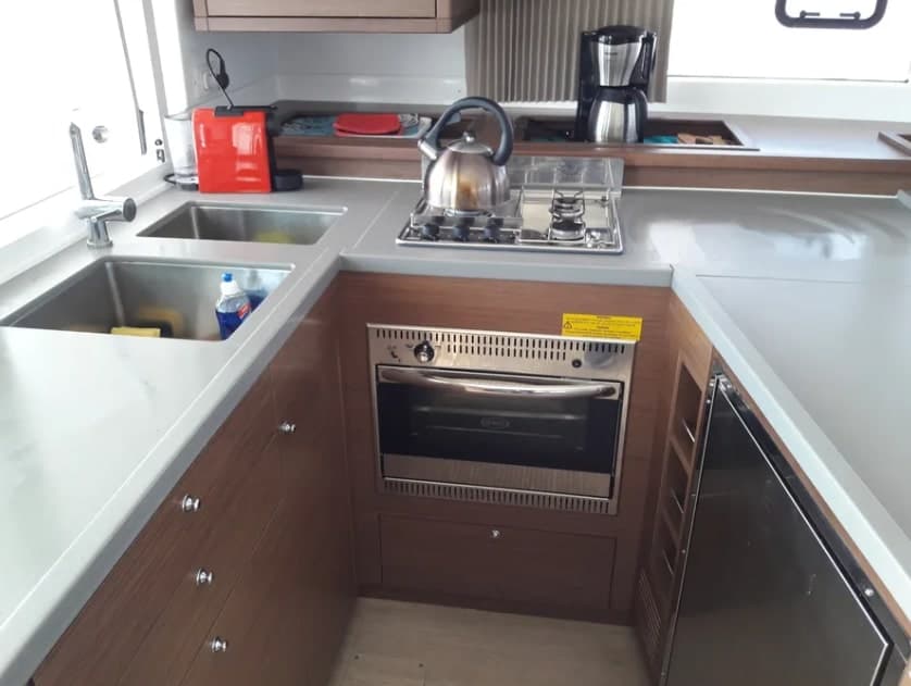 Lagoon 450 Fly - photo 11