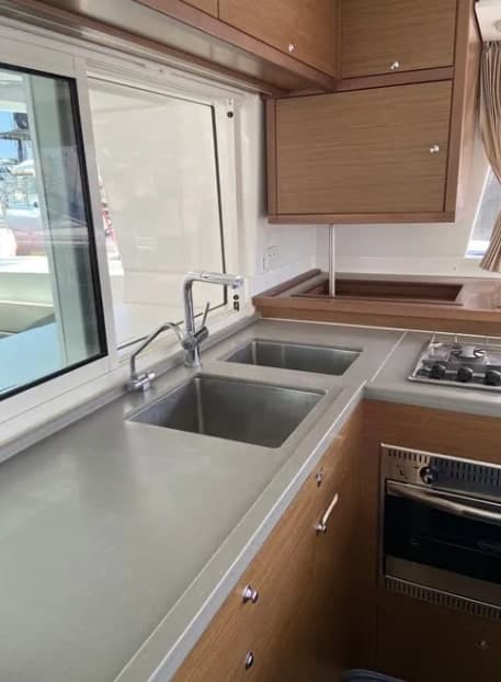 Lagoon 450 Fly - photo 12