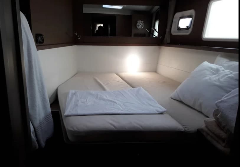 Lagoon 450 Fly - photo 6