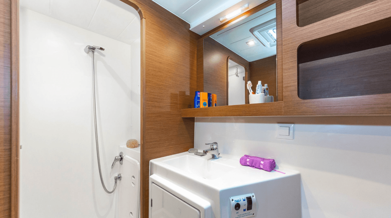 Lagoon 42 - photo 10