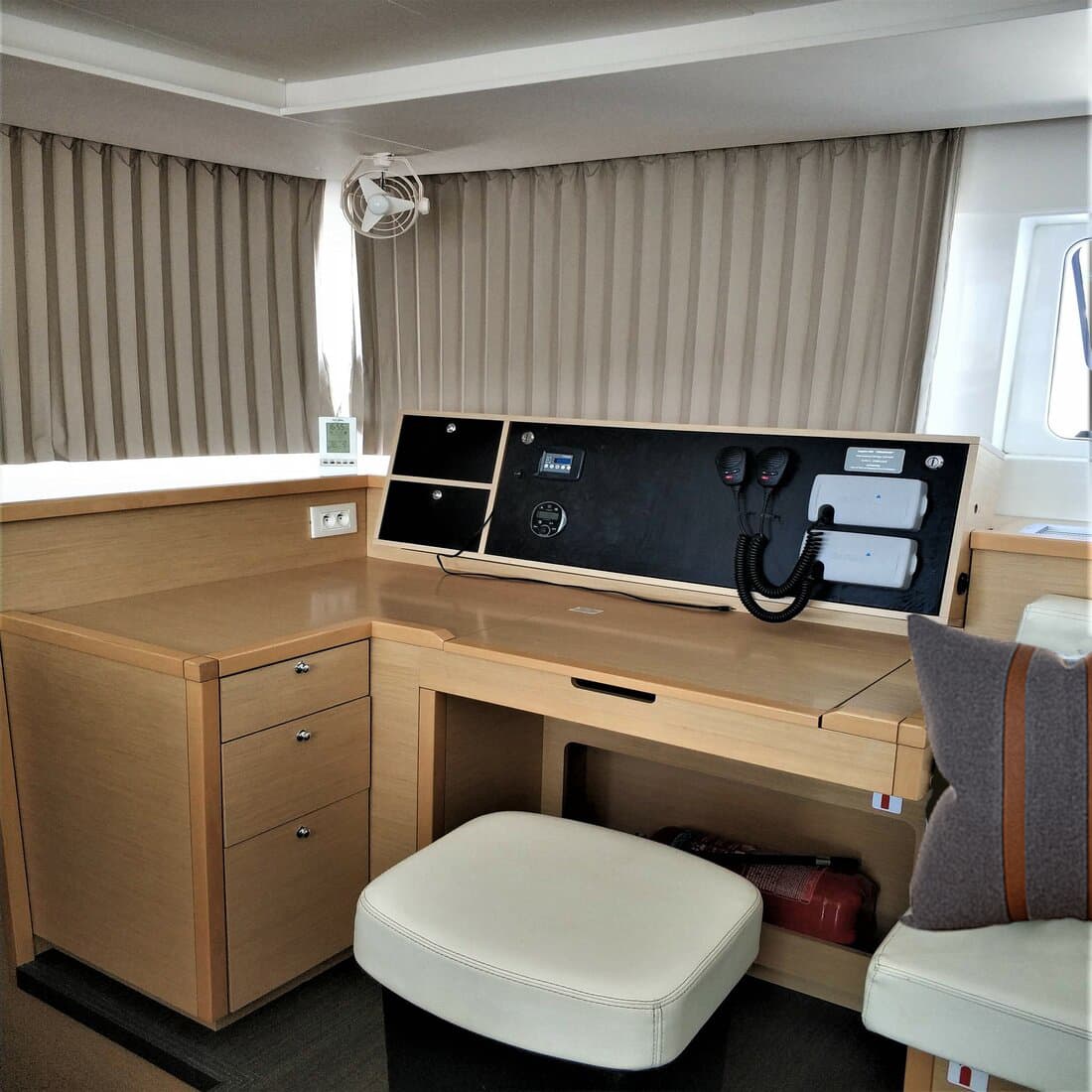 Lagoon 450 Fly - photo 4