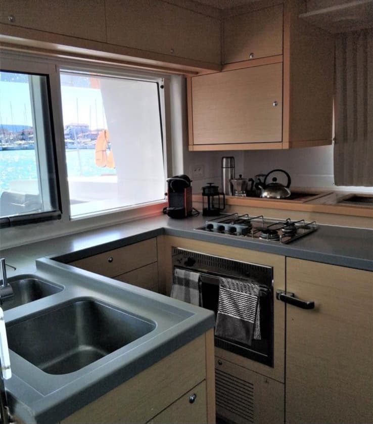 Lagoon 450 Fly - photo 5