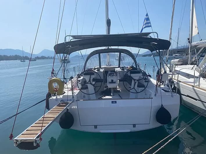 Bavaria C42 - photo