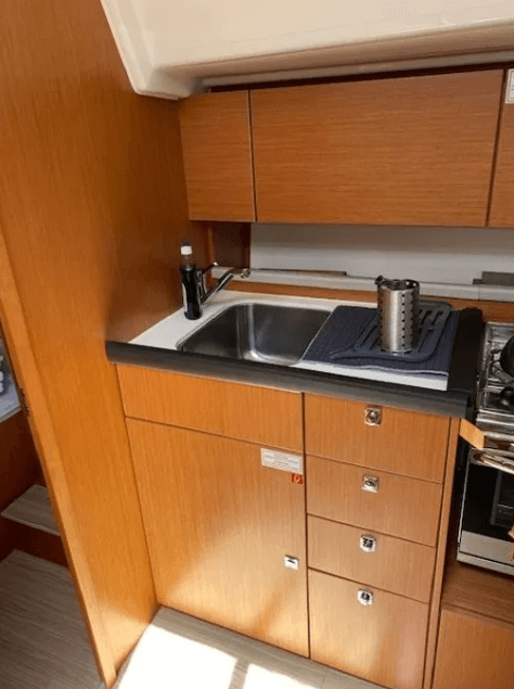 Bavaria C42 - photo 8