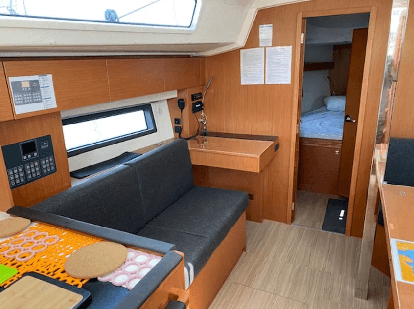 Bavaria C42 - photo 6