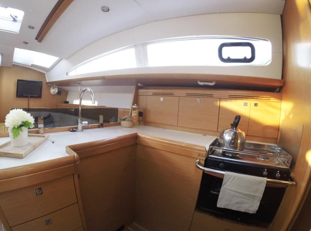 Sun Odyssey 42DS - photo 4