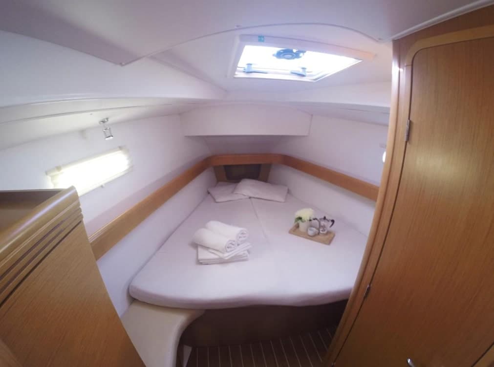 Sun Odyssey 42DS - photo 6