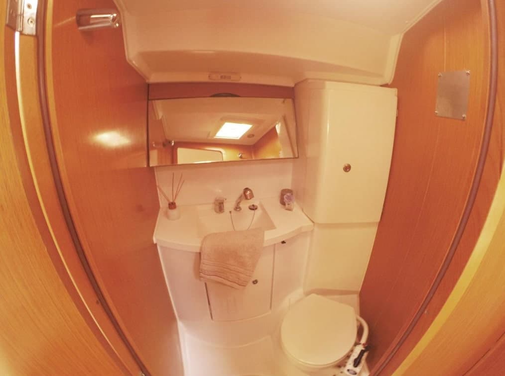 Sun Odyssey 42DS - photo 8