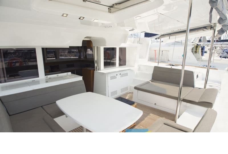 Lagoon 450 Fly - photo 4