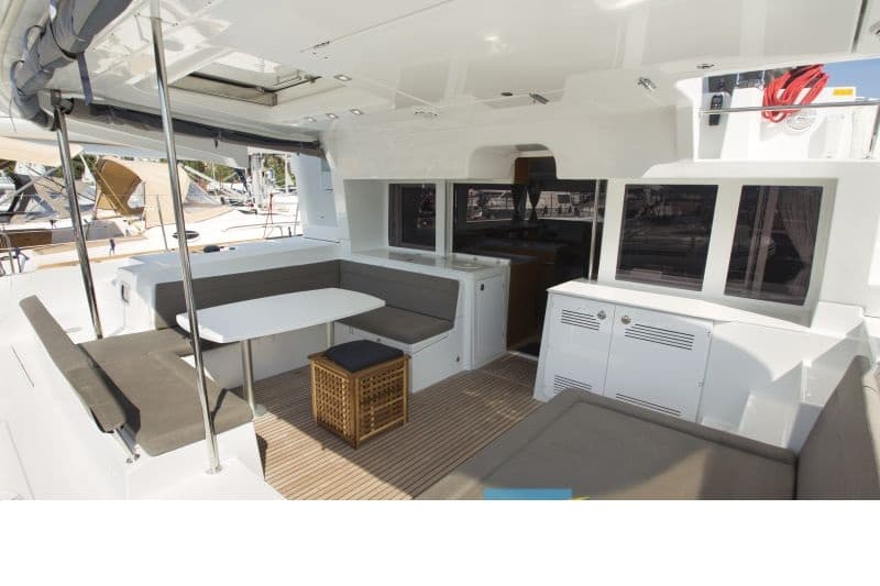 Lagoon 450 Fly - photo 6