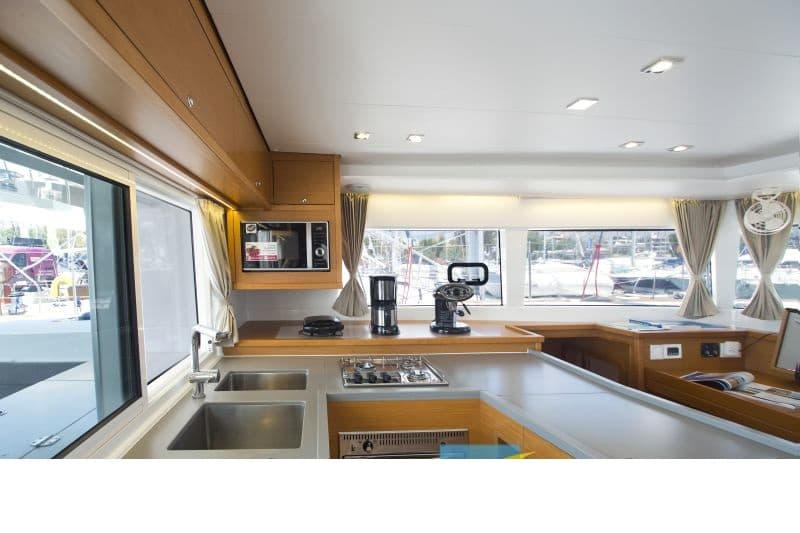 Lagoon 450 Fly - photo 10