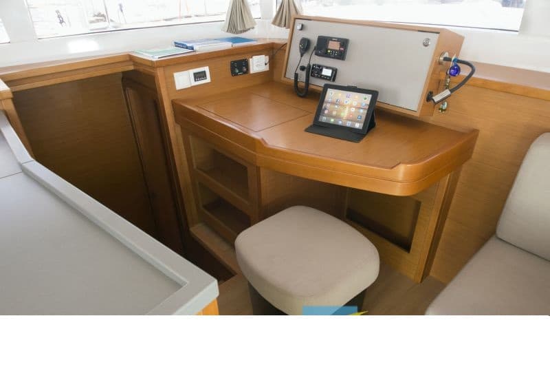 Lagoon 450 Fly - photo 7