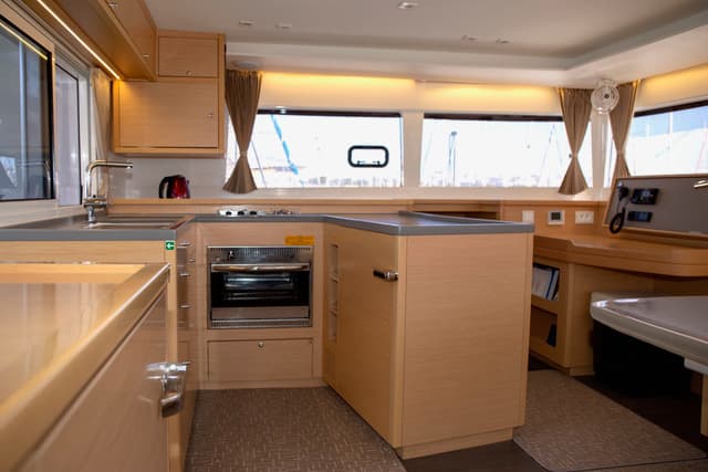 Lagoon 450 - photo 9