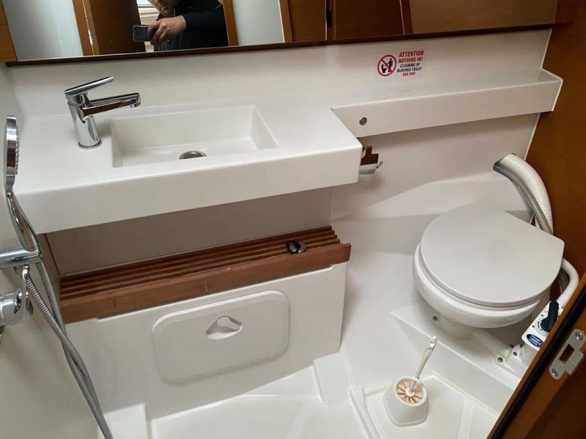 Sun Odyssey 440 - photo 8