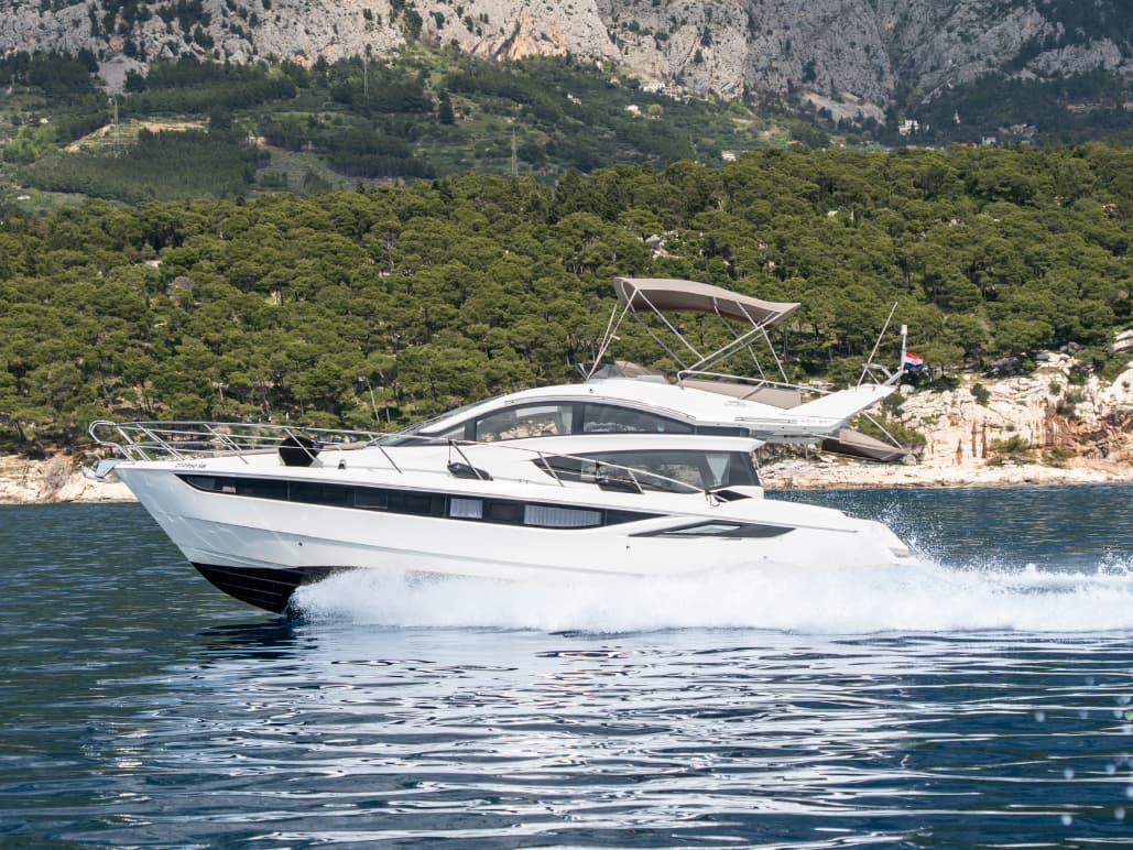 Galeon 430 Skydeck - photo