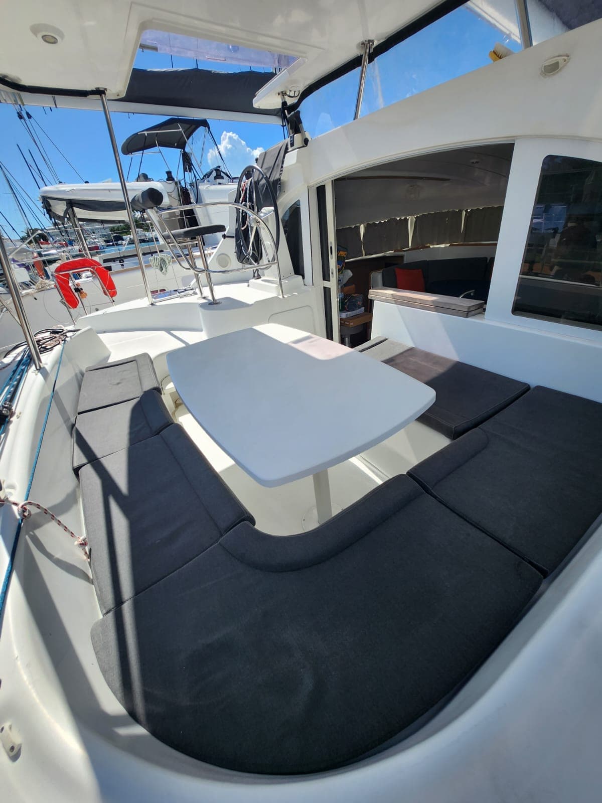 Lagoon 380 - photo 17