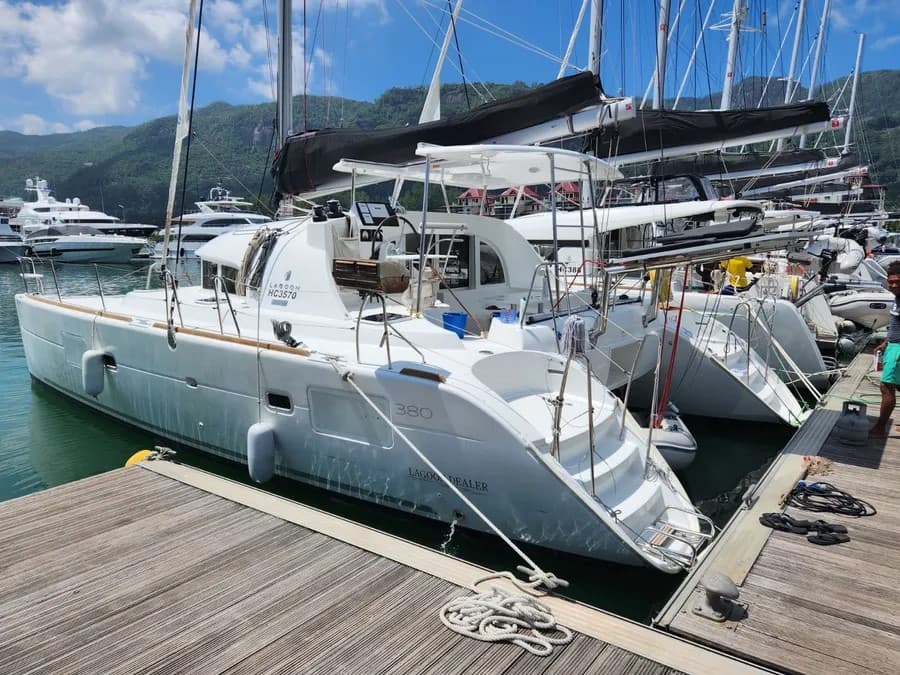 Lagoon 380 - photo 7