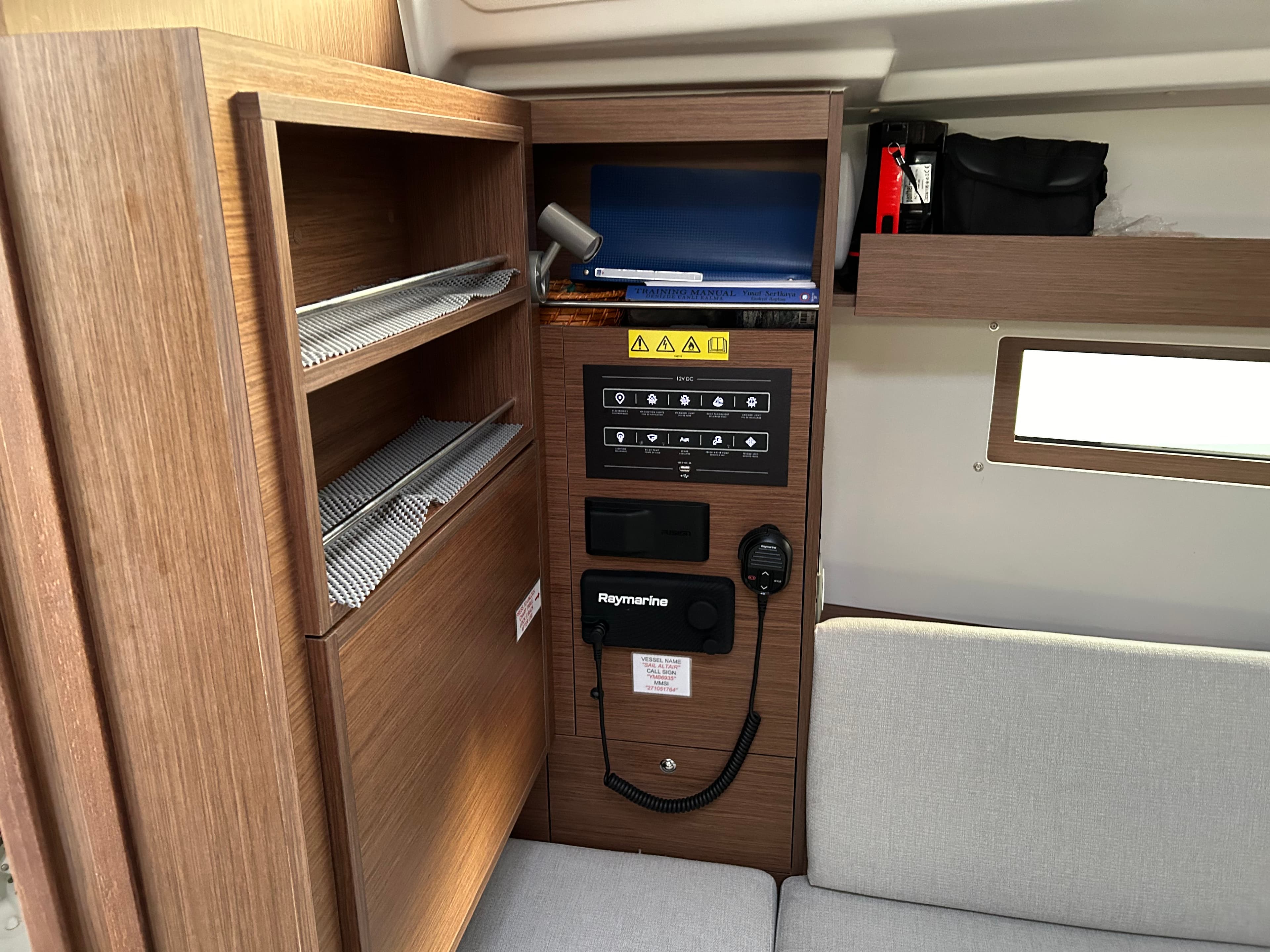 Oceanis 34.1 - photo 10