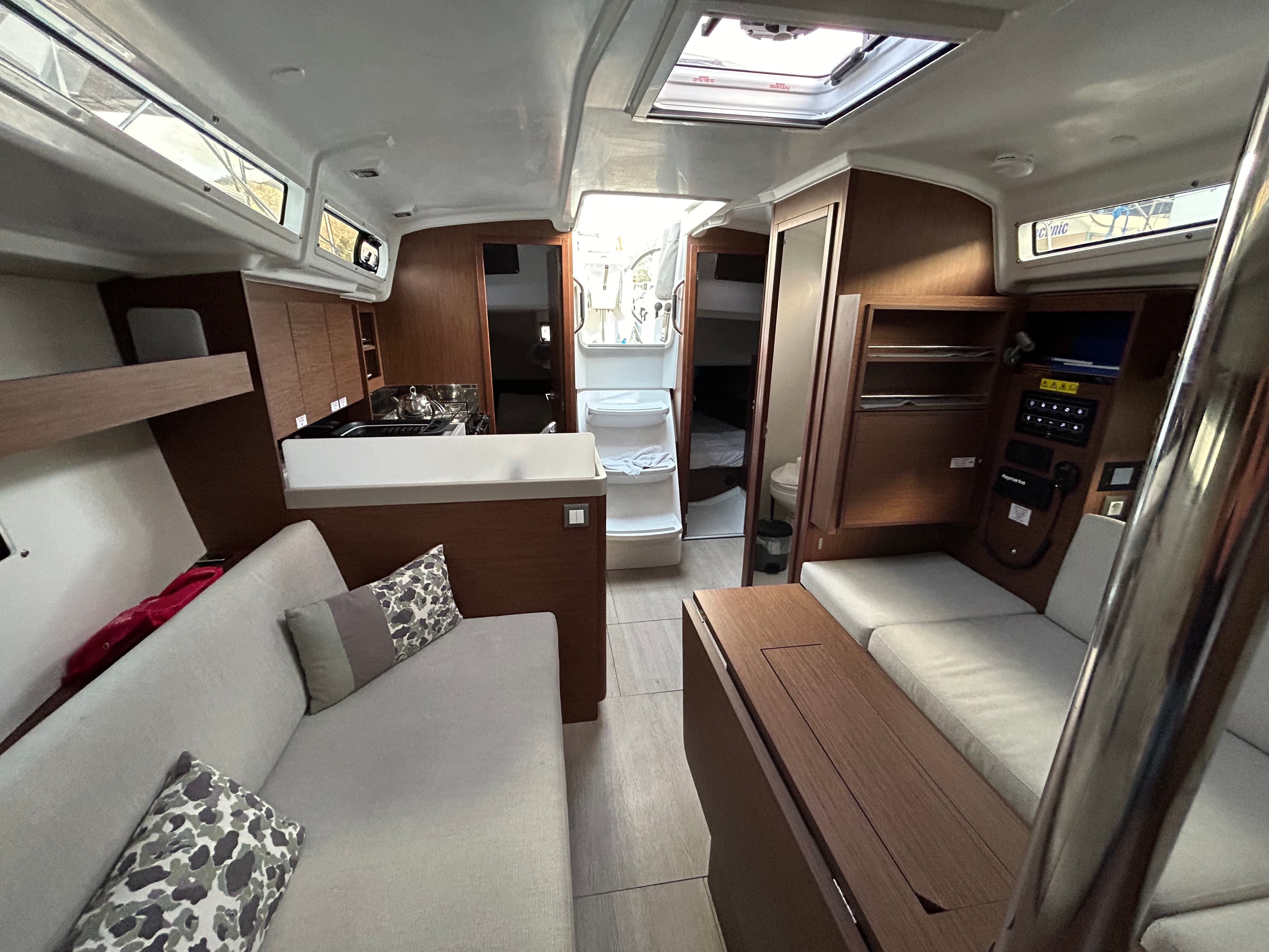 Oceanis 34.1 - photo 25