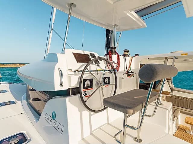 Lagoon 42 - photo 11