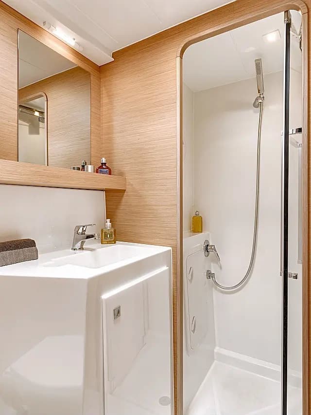 Lagoon 42 - photo 12