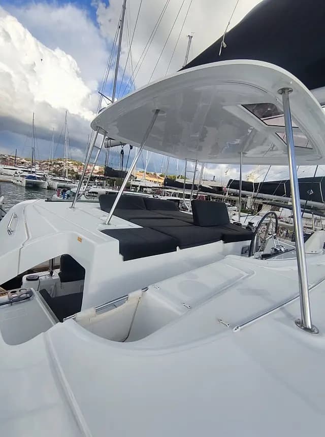 Lagoon 46  - photo 10