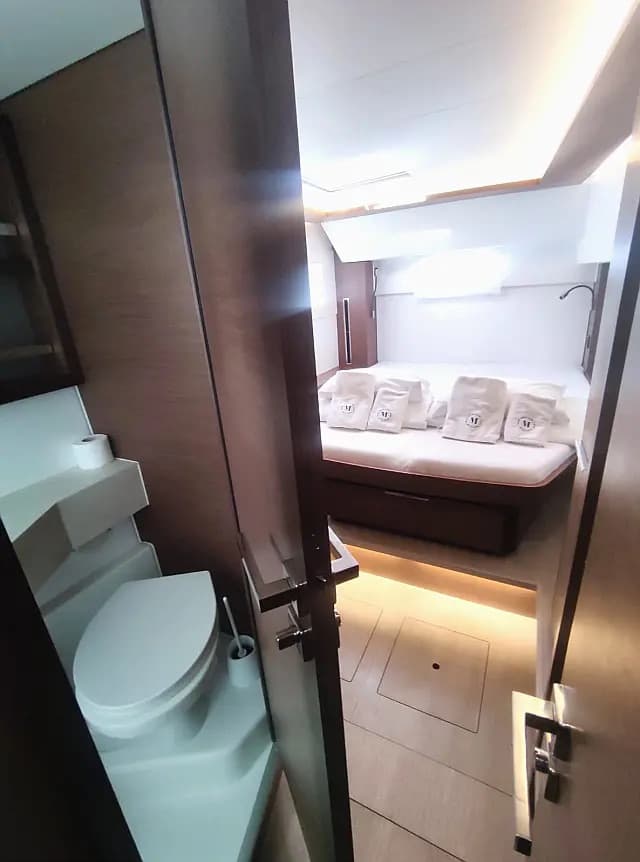 Lagoon 46  - photo 9