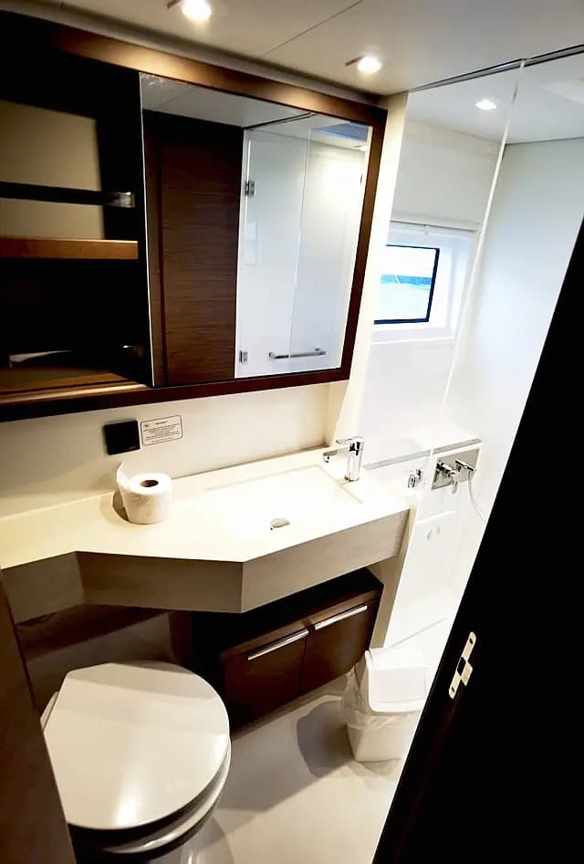 Lagoon 46  - photo 11