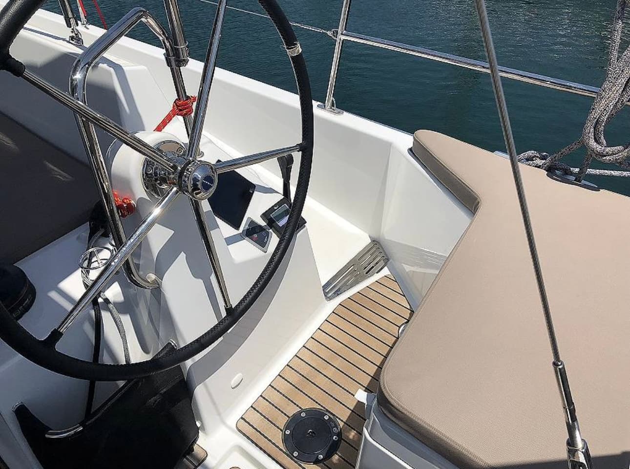 Sun Odyssey 440 - photo 8