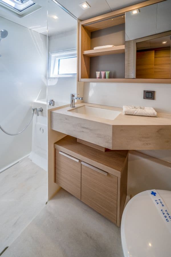 Lagoon 46  - photo 8